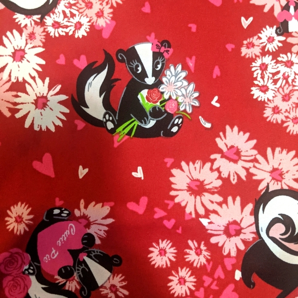 Koi Basics Stink n Cute Skunk Floral Scrub Top - Picture 5 of 7